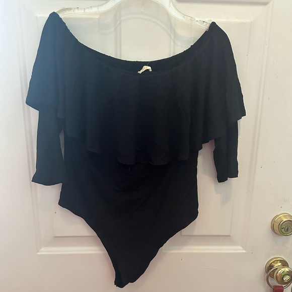 New with tags Versona off the shoulder bodysuit - Picture 2 of 3
